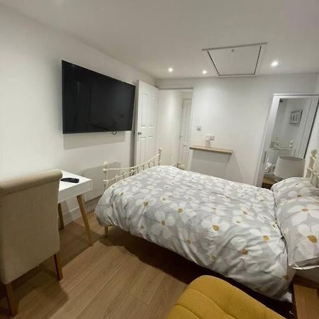 1 Bedroom Guest Suite Near City Centre. Gloucester Exteriör bild